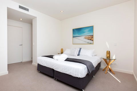 The Penthouse - Redcliffe Tourism 13