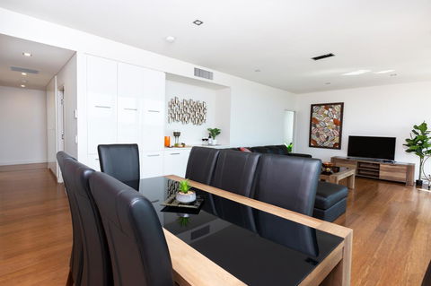 The Penthouse - Redcliffe Tourism 8