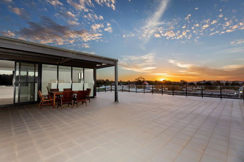 The Penthouse - Redcliffe Tourism 33