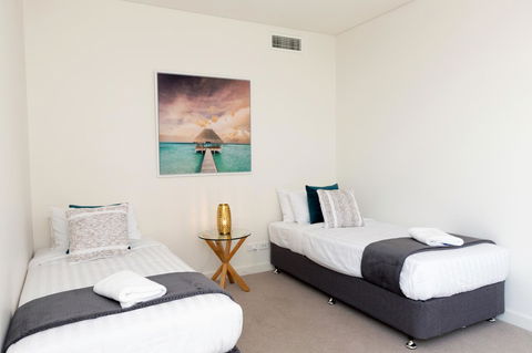 The Penthouse - Redcliffe Tourism 23