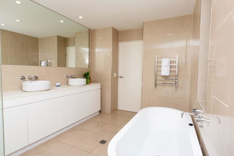 The Penthouse - Redcliffe Tourism 14