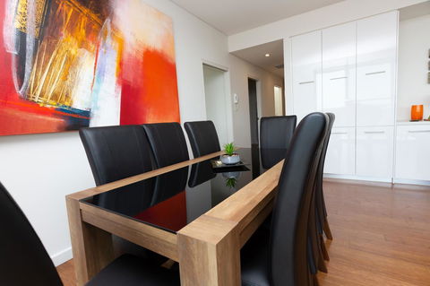 The Penthouse - Redcliffe Tourism 7