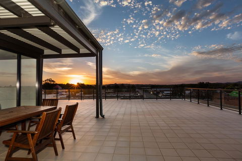 The Penthouse - Redcliffe Tourism 0