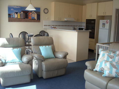 Beaches Apartments Merimbula - Redcliffe Tourism 2