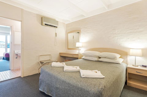 Black Dolphin Resort Motel & Apartments - Redcliffe Tourism 18