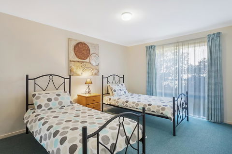 Black Dolphin Resort Motel & Apartments - Redcliffe Tourism 2