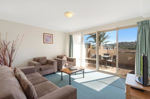 Black Dolphin Resort Motel & Apartments - Redcliffe Tourism 1