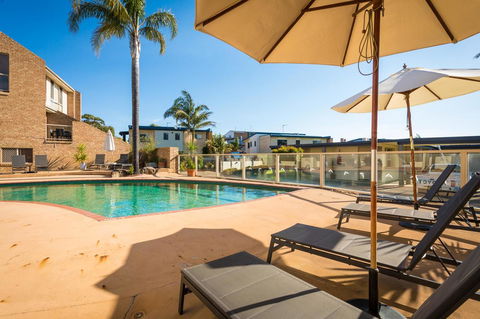 Black Dolphin Resort Motel & Apartments - Redcliffe Tourism 23
