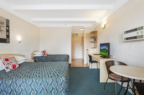 Black Dolphin Resort Motel & Apartments - Redcliffe Tourism 12