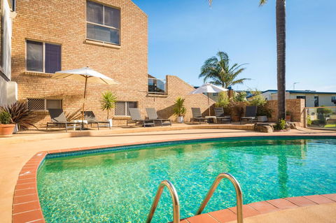 Black Dolphin Resort Motel & Apartments - Redcliffe Tourism 20