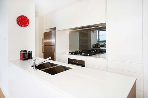 Gadigal Groove - Modern And Bright 3BR Executive Apartment In Zetland With Views - Redcliffe Tourism 3