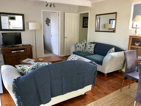 Lakeview Cottage - Redcliffe Tourism 8