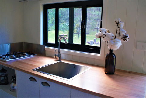 Christopher Tiny House - Redcliffe Tourism 8