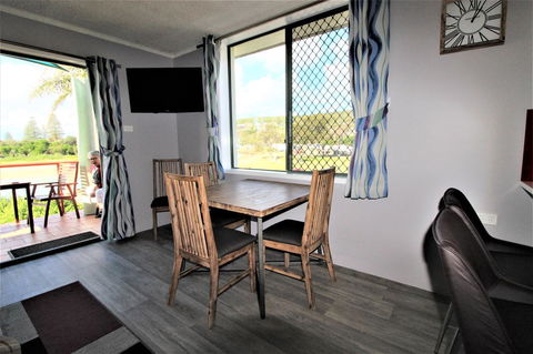 Beachfront 3, 25 Willow Street - Redcliffe Tourism 3