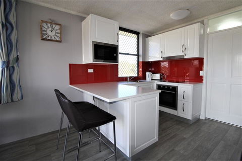 Beachfront 3, 25 Willow Street - Redcliffe Tourism 5