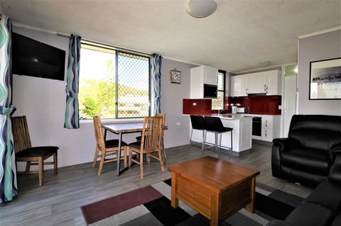 Beachfront 3, 25 Willow Street - Redcliffe Tourism 1