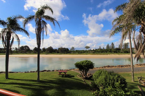 Beachfront 3, 25 Willow Street - Redcliffe Tourism 7