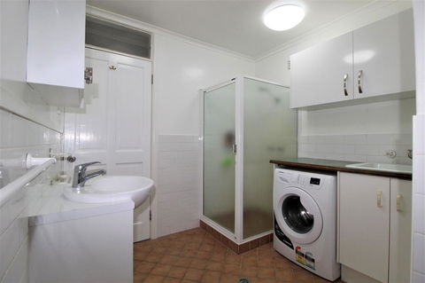 Beachfront 3, 25 Willow Street - Redcliffe Tourism 11