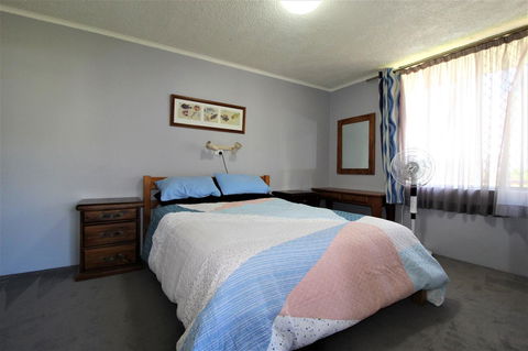Beachfront 3, 25 Willow Street - Redcliffe Tourism 9