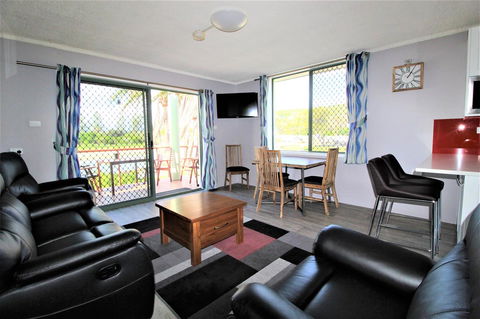 Beachfront 3, 25 Willow Street - Redcliffe Tourism 2