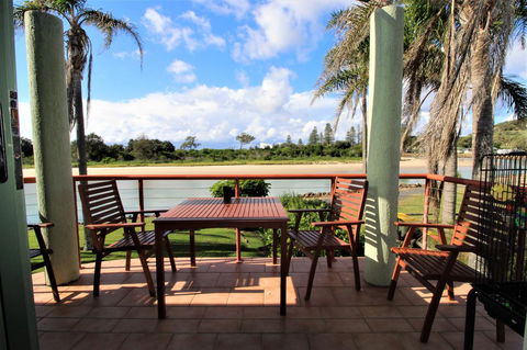 Beachfront 3, 25 Willow Street - Redcliffe Tourism 4