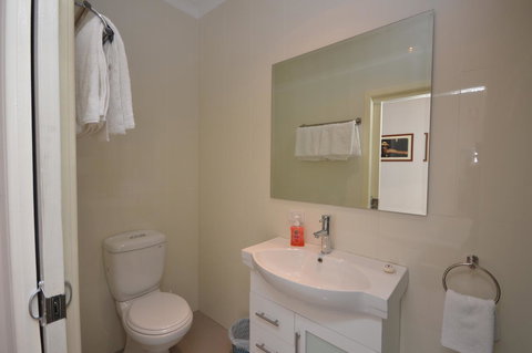 The Old Saddlery - Redcliffe Tourism 10