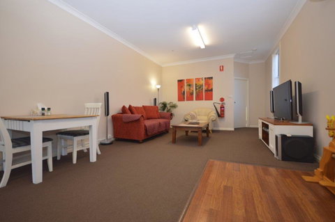 The Old Saddlery - Redcliffe Tourism 3