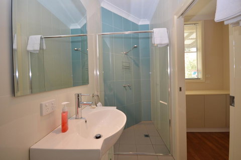 The Old Saddlery - Redcliffe Tourism 4