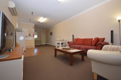 The Old Saddlery - Redcliffe Tourism 8