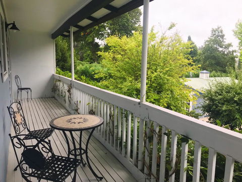 Bowral Escape - Redcliffe Tourism 12