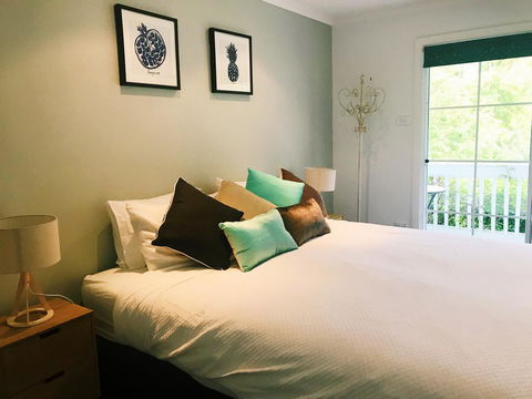Bowral Escape - Redcliffe Tourism 9