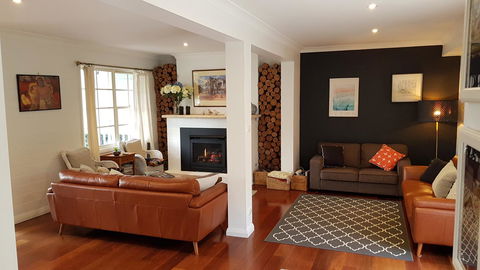 Bowral Escape - Redcliffe Tourism 2