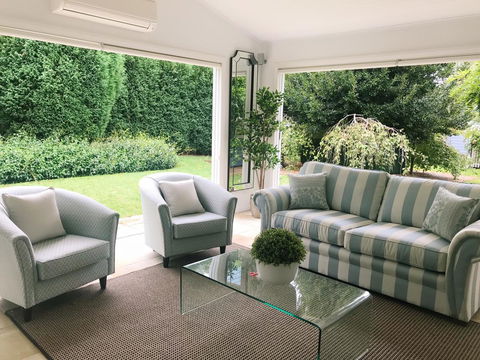 Bowral Escape - Redcliffe Tourism 0