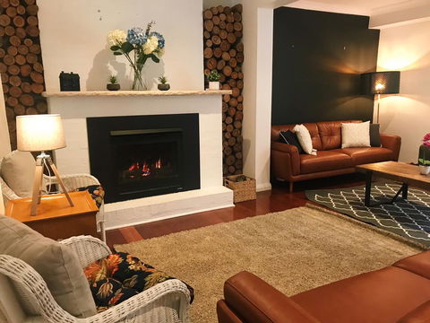 Bowral Escape - Redcliffe Tourism 15
