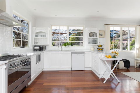 Bowral Escape - Redcliffe Tourism 5