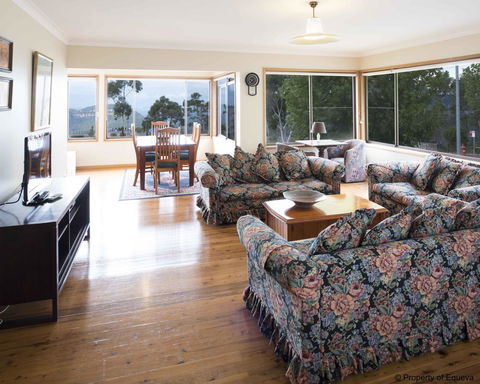 Villa Blue - Redcliffe Tourism 0