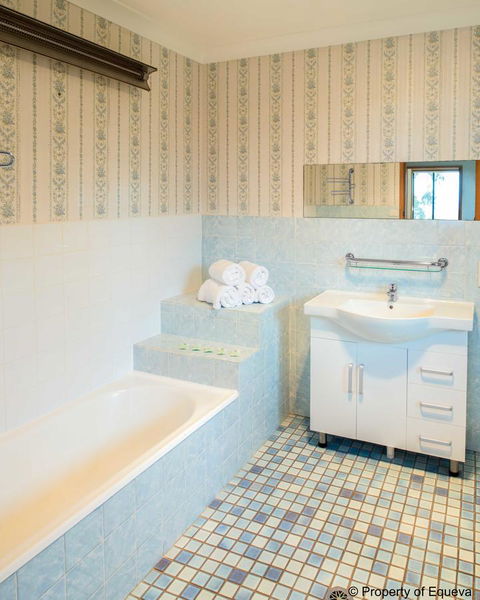 Villa Blue - Redcliffe Tourism 4