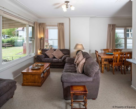 Villa Blue - Redcliffe Tourism 13