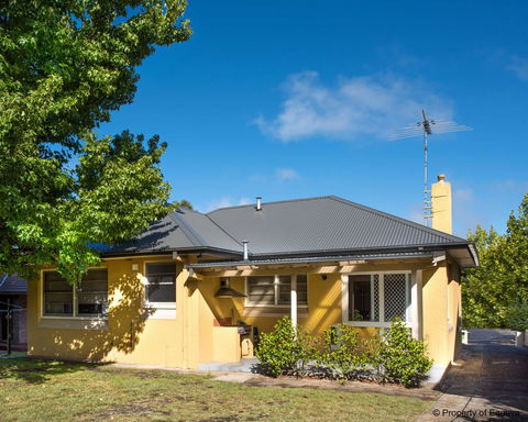 Villa Blue - Redcliffe Tourism 11