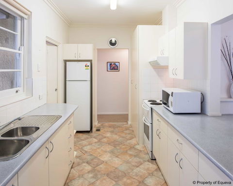 Villa Blue - Redcliffe Tourism 14