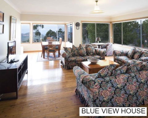 Villa Blue - Redcliffe Tourism 1