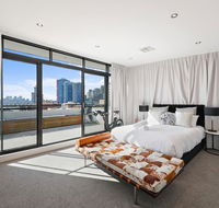 Darling Harbour Penthouse ViewsJacuzzi - Redcliffe Tourism