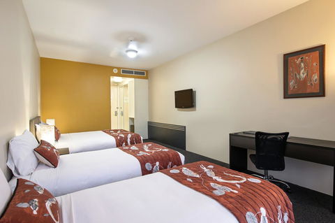 Mercure Kakadu Crocodile - Redcliffe Tourism 16