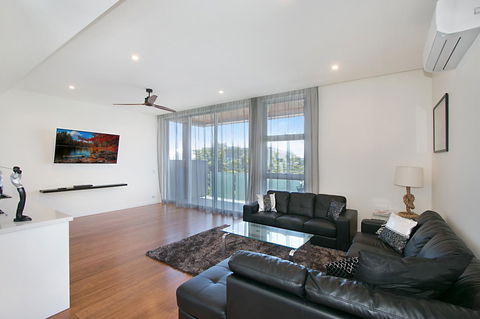 Salt Village Retreat - Redcliffe Tourism 9