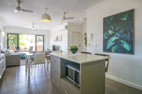 ZEN QUEST - The NOMADS PAD Near Nightcliff Markets & Sunset Foreshore - Redcliffe Tourism 24