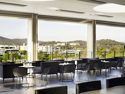 Burbury Hotel - Redcliffe Tourism 9