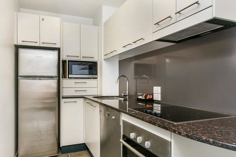 Lennox Holiday Apartments - Redcliffe Tourism 36