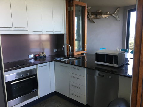 Lennox Holiday Apartments - Redcliffe Tourism 12