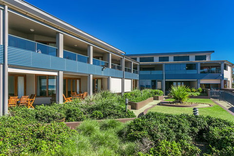 Lennox Holiday Apartments - Redcliffe Tourism 38