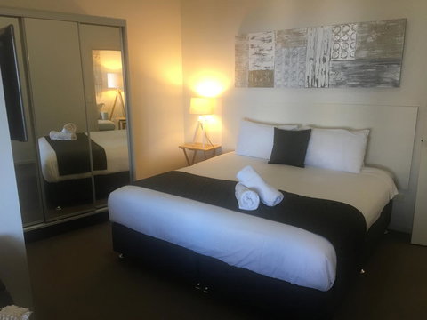 Lennox Holiday Apartments - Redcliffe Tourism 16